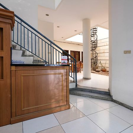 Reddoorz Plus Near Simpang Lima Semarang Ngoại thất bức ảnh