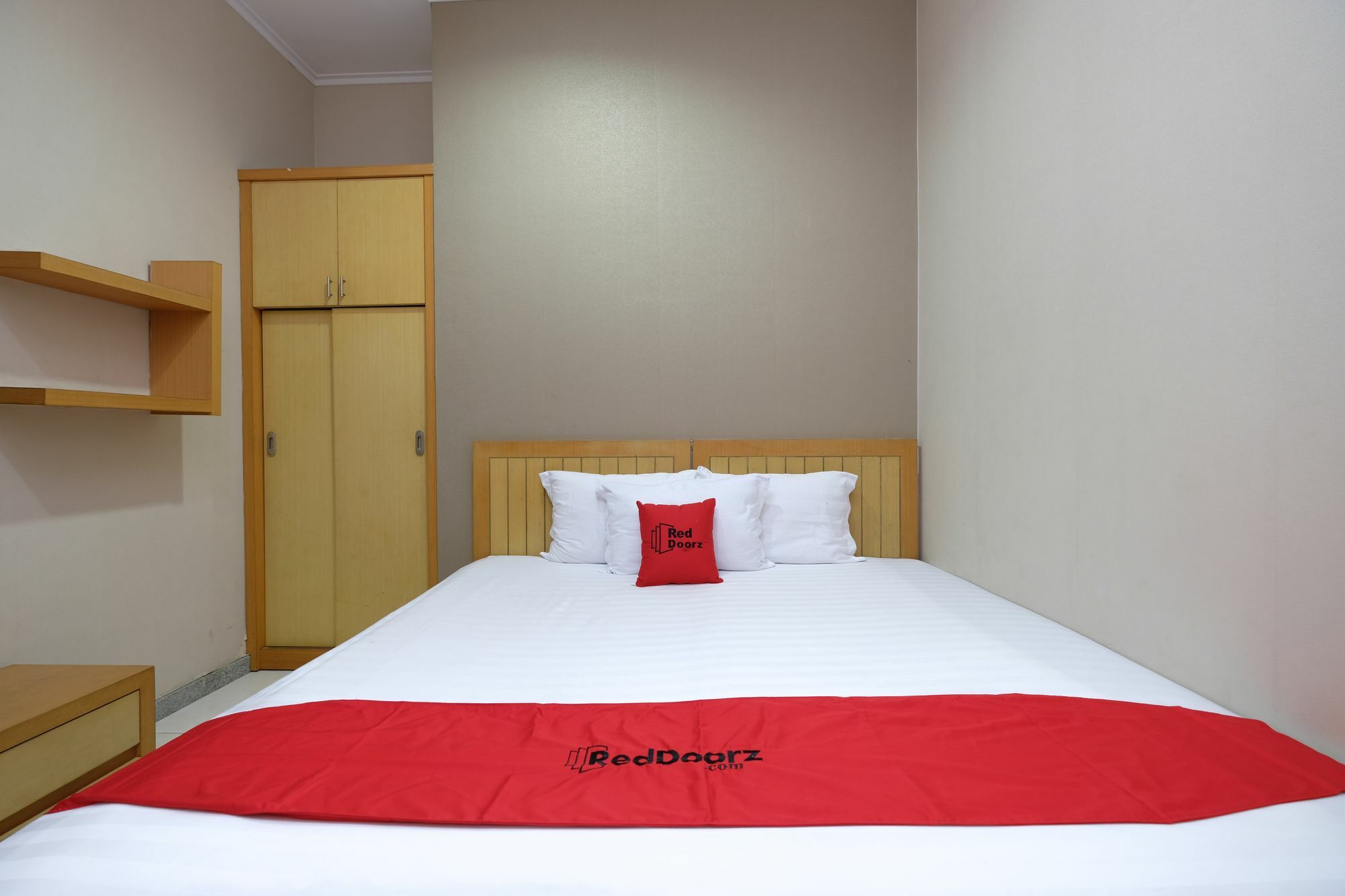 Reddoorz Plus Near Simpang Lima Semarang Ngoại thất bức ảnh
