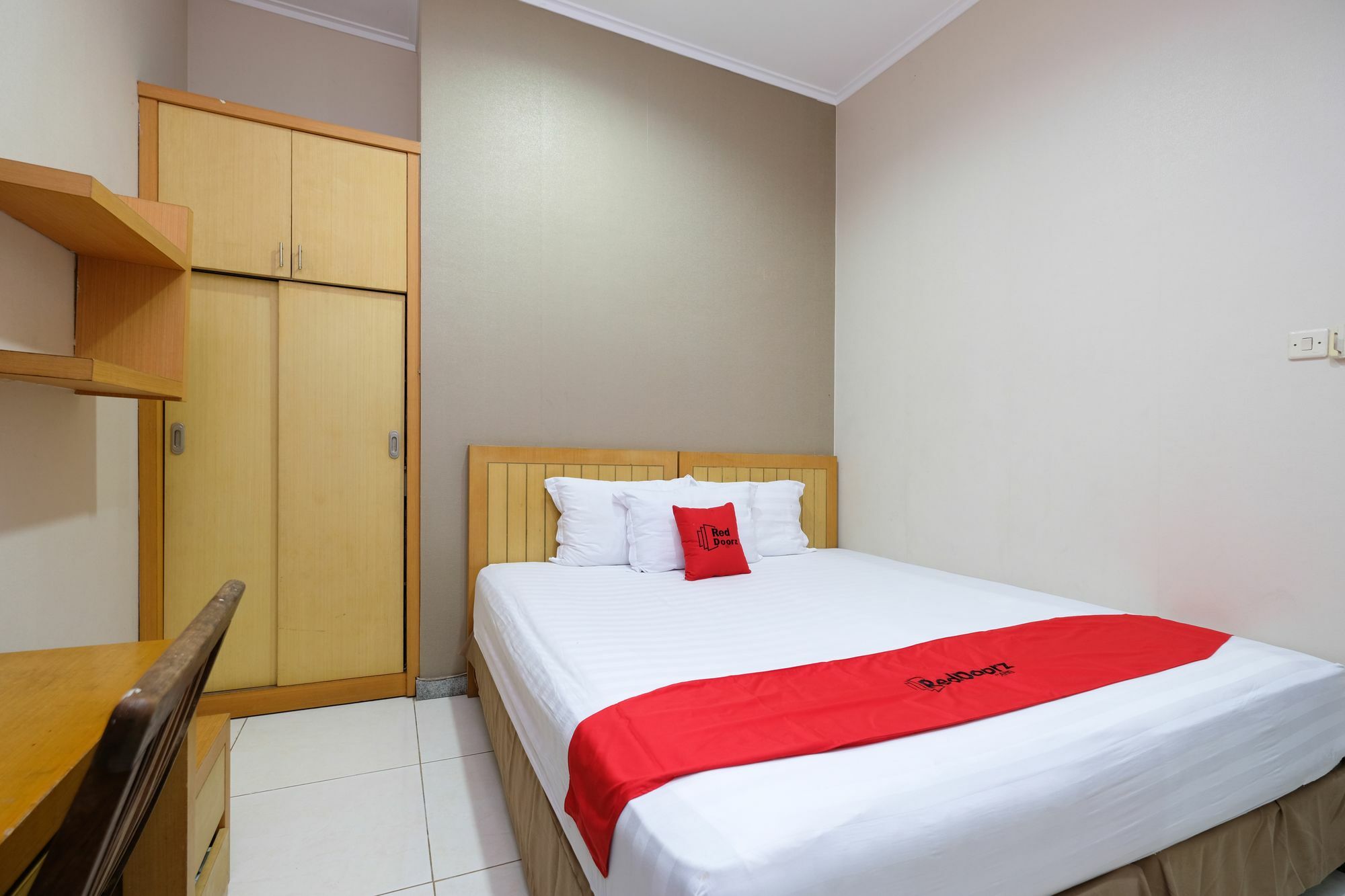 Reddoorz Plus Near Simpang Lima Semarang Ngoại thất bức ảnh