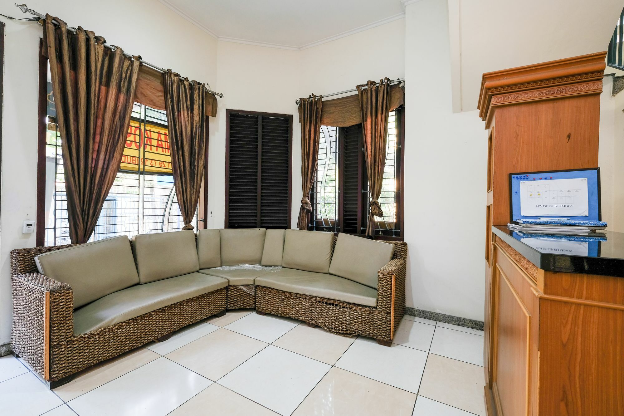 Reddoorz Plus Near Simpang Lima Semarang Ngoại thất bức ảnh