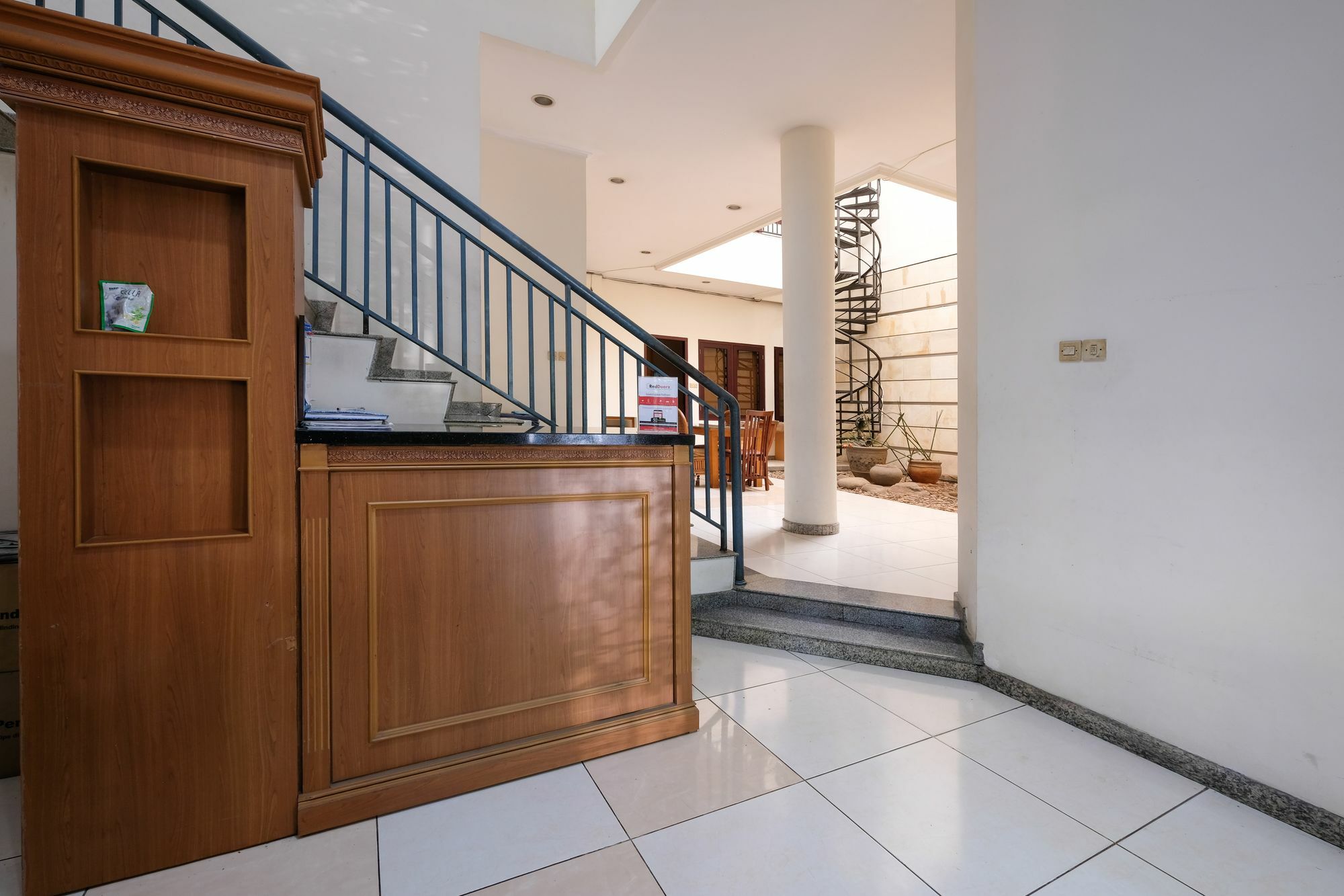 Reddoorz Plus Near Simpang Lima Semarang Ngoại thất bức ảnh