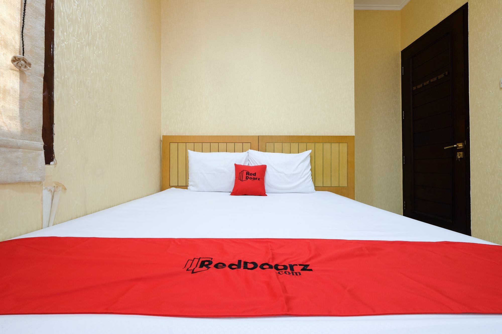 Reddoorz Plus Near Simpang Lima Semarang Ngoại thất bức ảnh