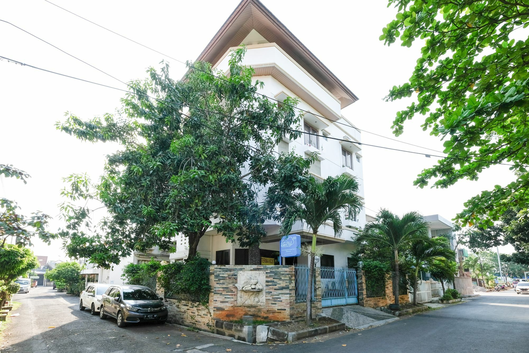 Reddoorz Plus Near Simpang Lima Semarang Ngoại thất bức ảnh