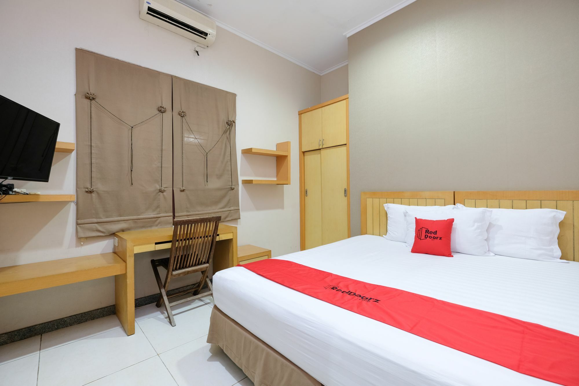 Reddoorz Plus Near Simpang Lima Semarang Ngoại thất bức ảnh