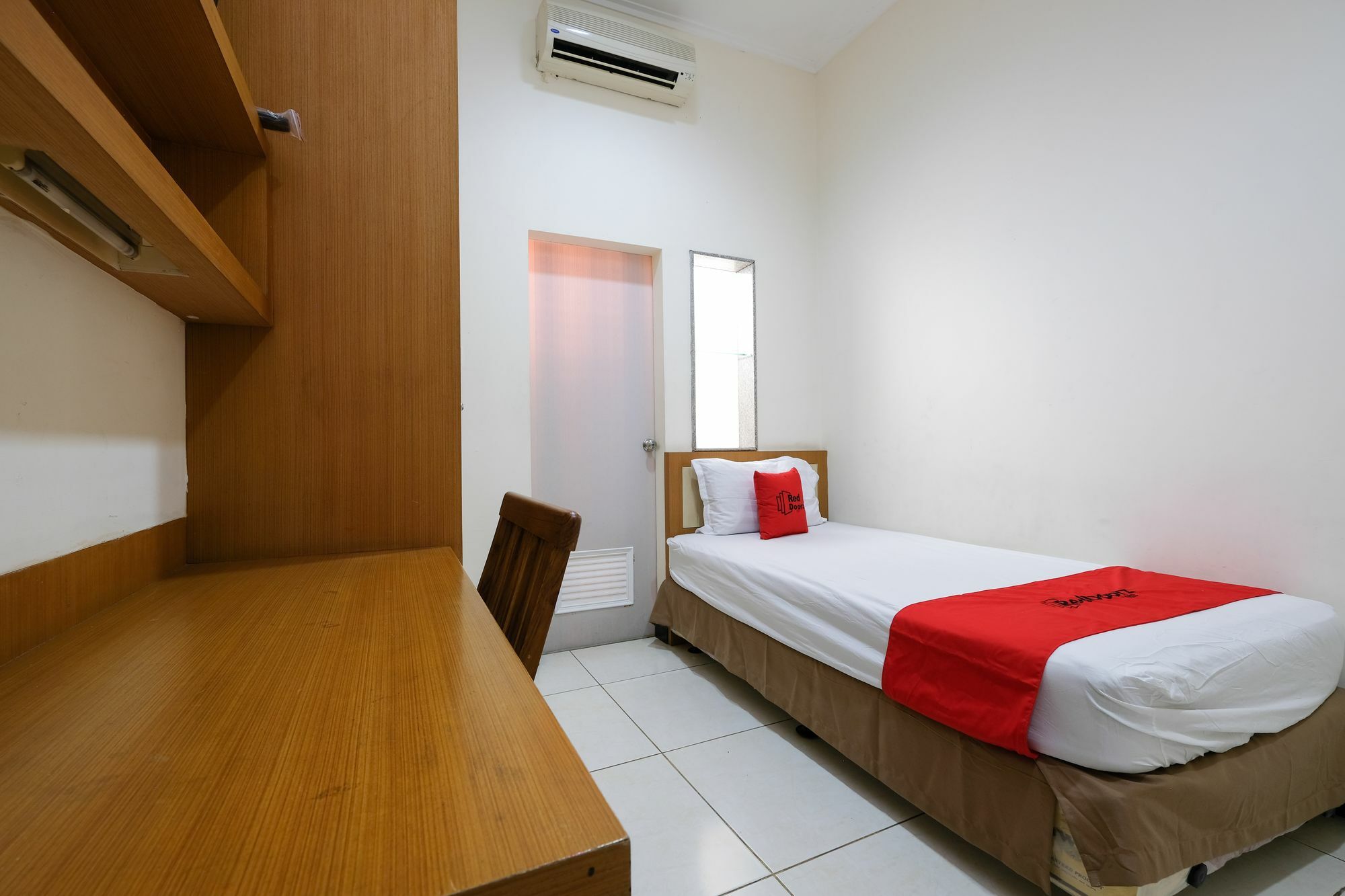 Reddoorz Plus Near Simpang Lima Semarang Ngoại thất bức ảnh
