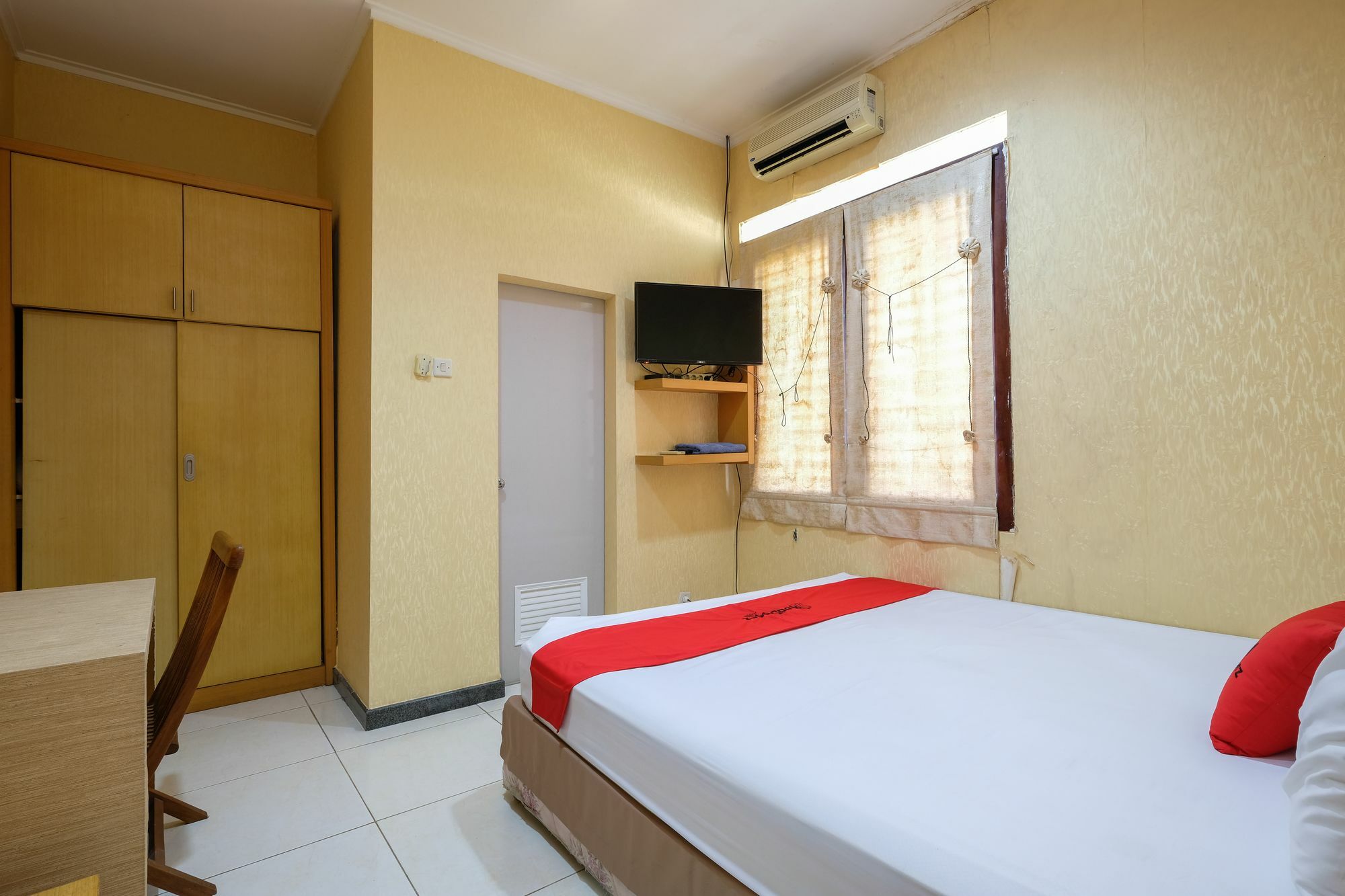 Reddoorz Plus Near Simpang Lima Semarang Ngoại thất bức ảnh